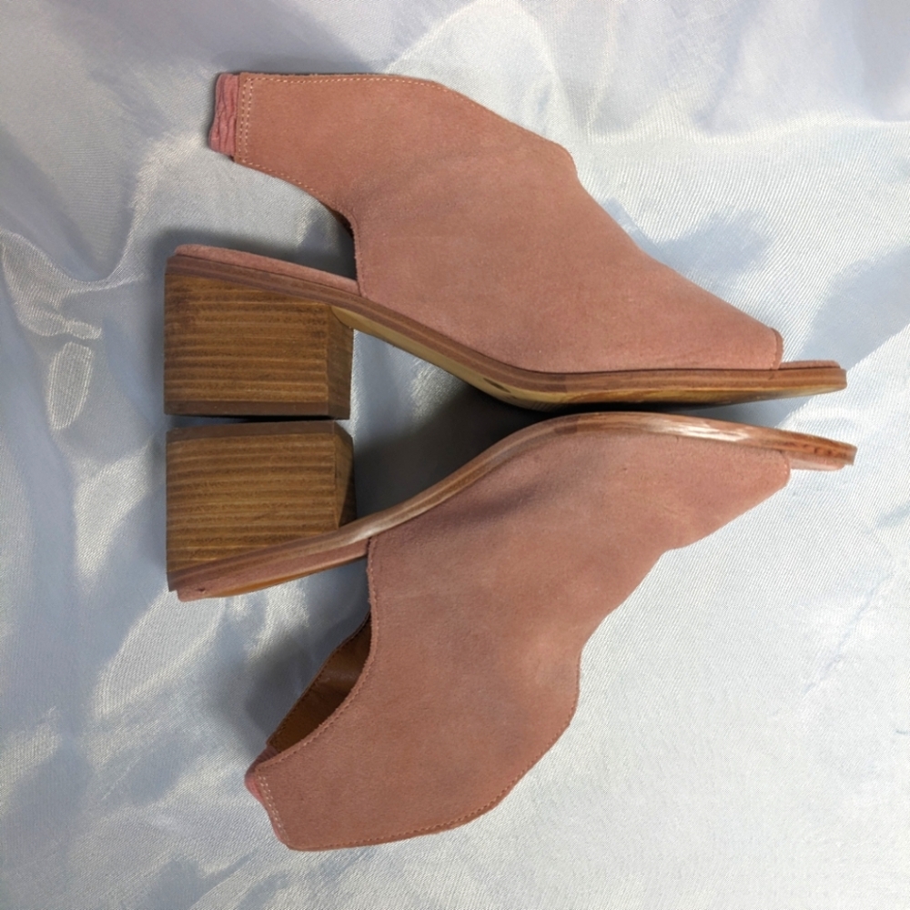 LUCKY Brand Blush suede open toe booties